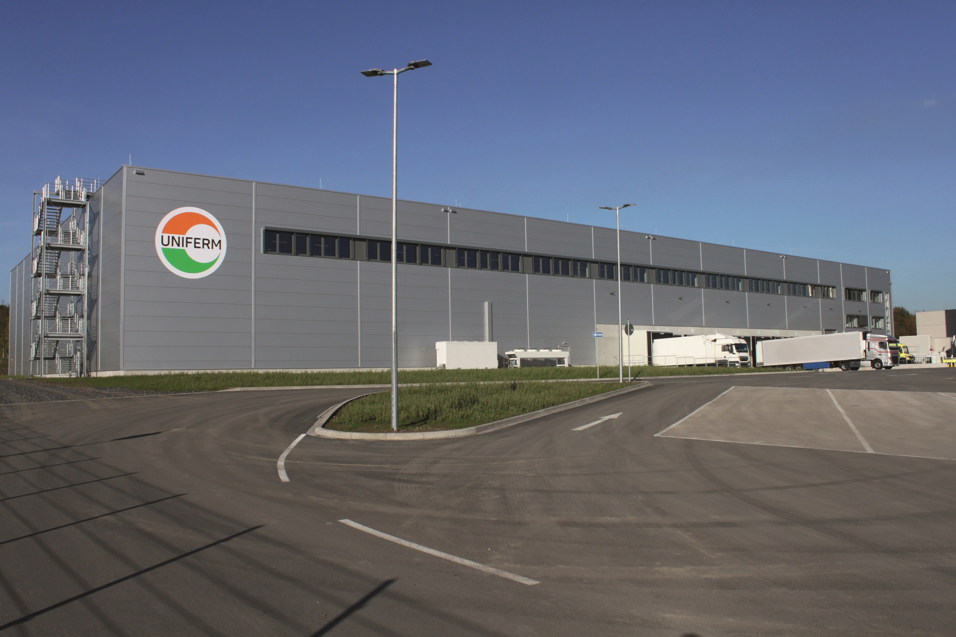 Nowe centrum logistyczne UNIFERM_widok zewnątrz